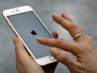 US Says Will Let Apple Keep Software to Help FBI Hack iPhone