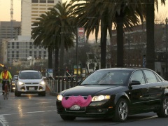 Carl Icahn Invests $100 Million in Uber-Rival Lyft