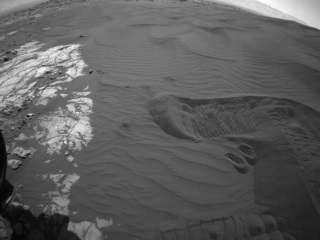 Nasa's Curiosity Rover Tastes Scooped, Sieved Sand on Mars