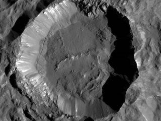 Nasa&#039;s Dawn Probe Reveals Finer Details of Crater on Ceres