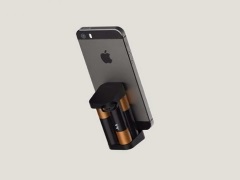 The Oivo Keychain Can Turn AA Batteries Into a Powered Up iPhone