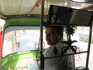 Uber's Upstart Rival in Pakistan Uses Rickshaws, Low-Tech Phones