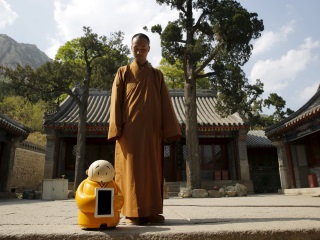 Robot Monk Blends Science and Buddhism at Chinese Temple