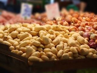 Another VC-Funded Grocery Delivery Business Falls to the Local Sabzi Guy