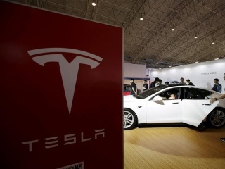 Tesla Engineering Head Doug Field Takes Break From Company