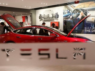 Tesla Says Removal of 'Autopilot' From Chinese Site a Mistake