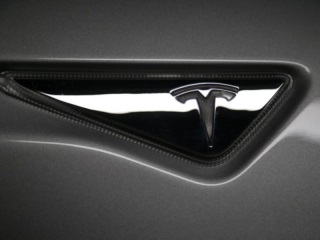 Tesla Sets Model 3 Unveiling for Next March