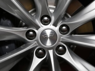 Big Auto Look to Tech Companies to Fix Cars Over the Air