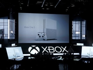 E3 2016: Microsoft Unveils Slimmer Xbox; Sony&#039;s VR Headset Coming to US in October