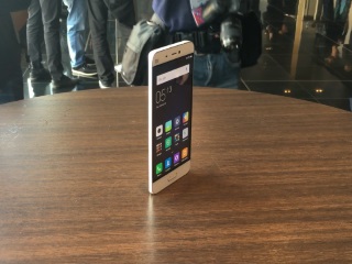 शाओमी एमआई 5 स्मार्टफोन की तस्वीरें देखें