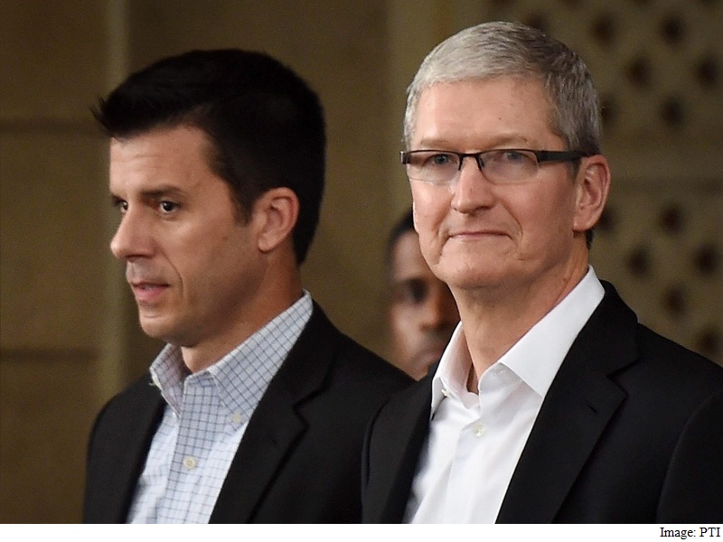 More Challenges Than Cheer for Apple Chief on Asia Tour