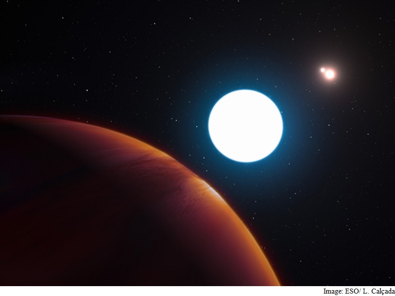 Astronomers Spot Giant Planet That Experiences Triple Sunrises and Sunsets