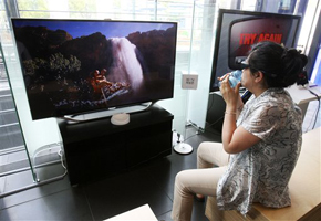 Samsung, LG bet on new display to revive TV sales