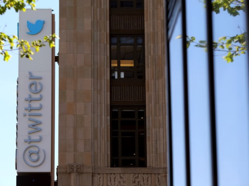 Twitter Bans Blood Drives in Offices Worldwide Until Gays Can Donate Twitter Bans Blood Drives in Offices Worldwide Until Gays Can Donate