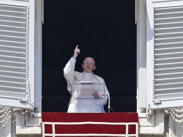 Vatican engaging pilgrims via social media for John Paul II's sainting