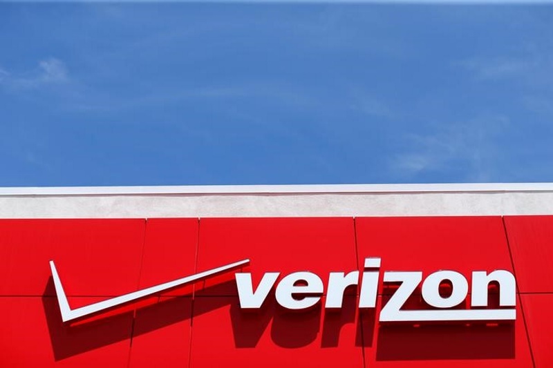 Verizon Posts Subscriber Gain Shortfall, Says Yahoo to Fuel Media Push