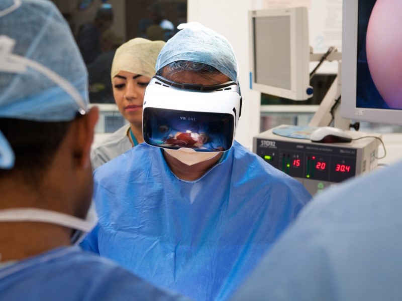 Royal London Hospital Live-Streams Cancer Surgery in Virtual Reality