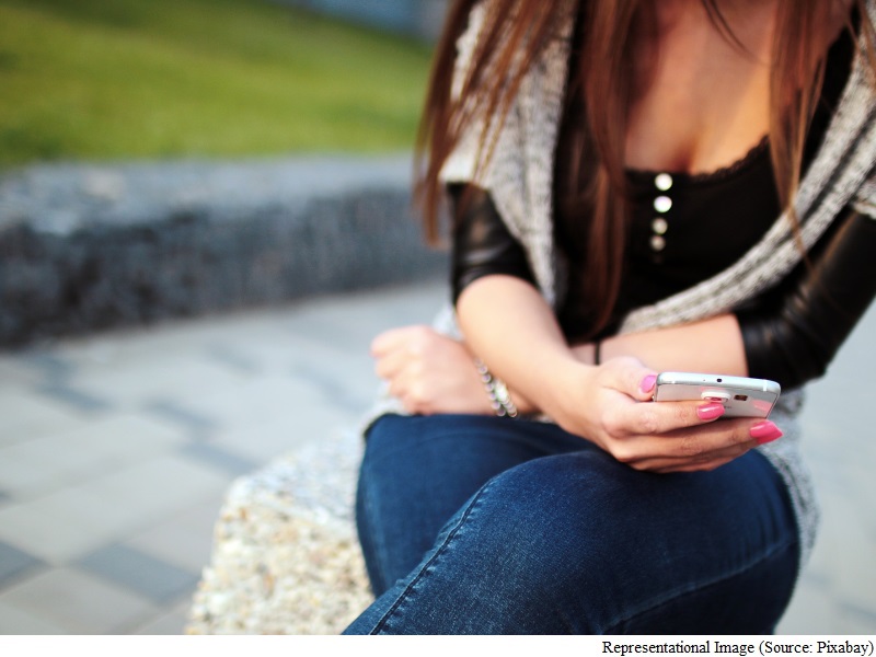 Delhi High Court Seeks NDMC, Reliance Jio Response on Smart Poles Delhi High Court Seeks NDMC, Reliance Jio Response on Smart Poles