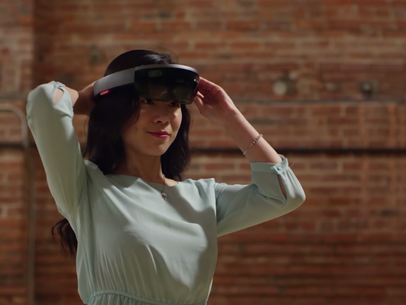 Microsoft Wants Windows to Open Into Mixed Reality