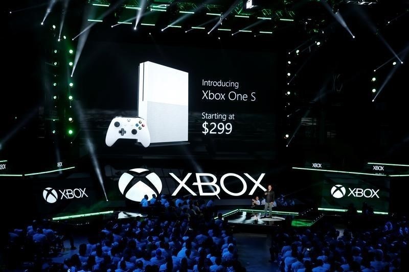 16 Microsoft Unveils Slimmer Xbox Sony S Vr Headset Coming To Us In October Technology News