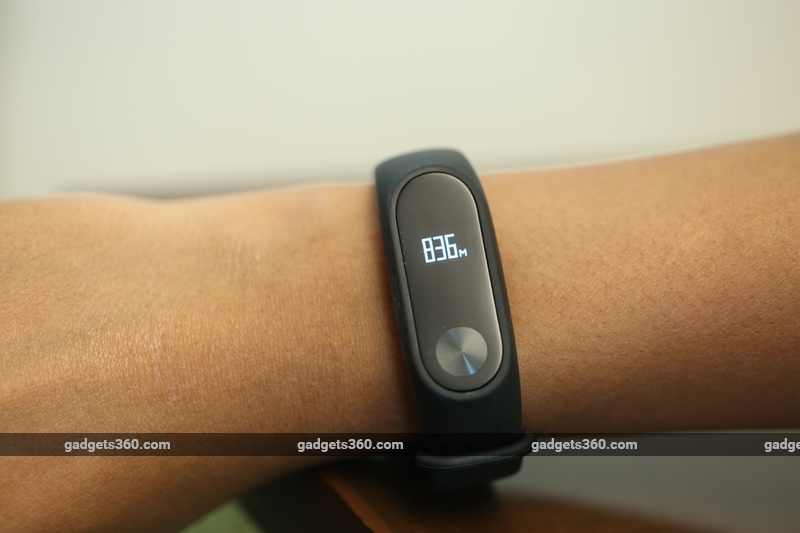 xiaomi_mi_band_2_distance_gadgets_360.jpg