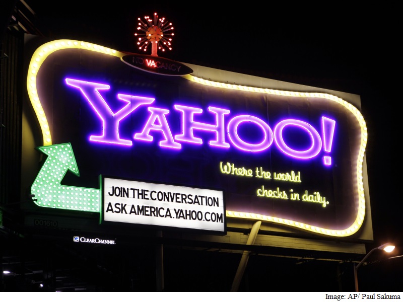 Yahoo Logs Loss as It Courts Potential Buyers
