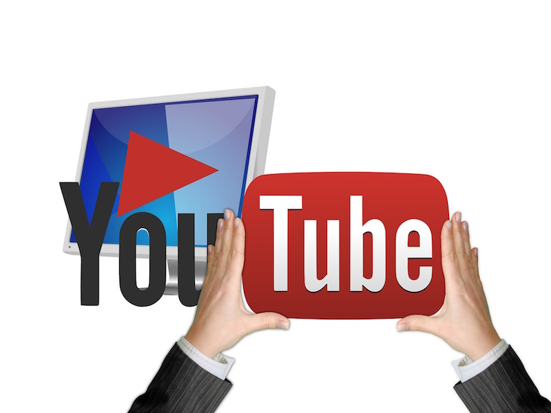 UK Tells YouTube Bloggers to Slap 'Advert' Stickers, Will India Follow Suit?