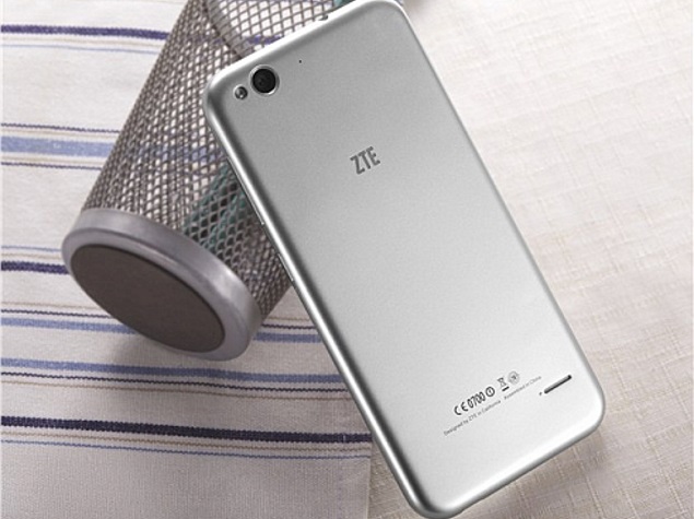 zte_blade_s6_sliver.jpg