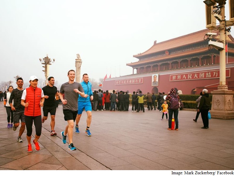 Facebook CEO's Run Through Beijing Smog Stirs Chinese Public Facebook CEO's Run Through Beijing Smog Stirs Chinese Public