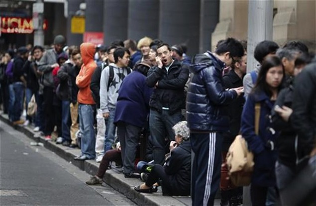Long queues greet Apple's iPhone 5 in Sydney, Tokyo