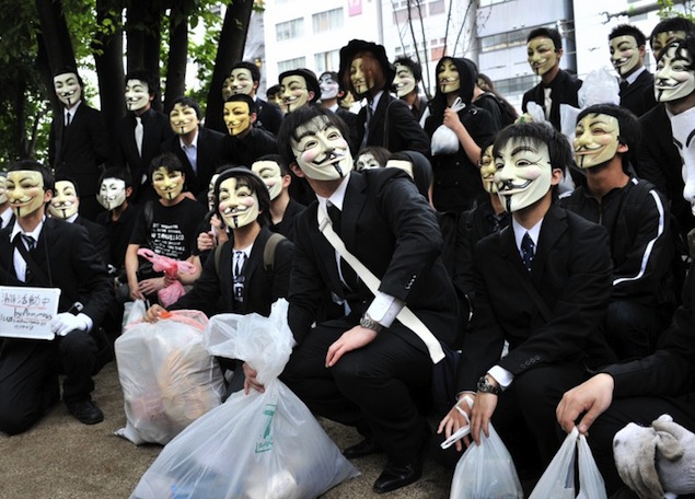 Japan Anonymous pick up litter to protest download laws