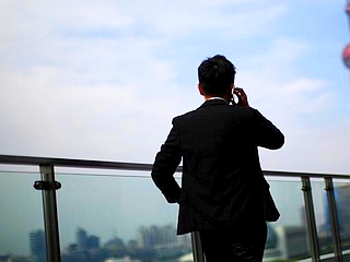 Cellphone Radiation Study Raises Concerns Despite Low Risk