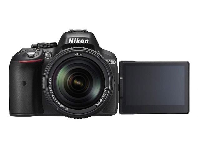 Nikon D5300, MacBook Pro, Sony Smartwatch 3, <i>Desi</i> Chromecast, and More Tech Deals