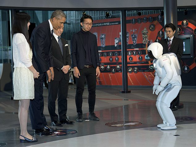 Barack Obama meets humanoid robot ASIMO on Japan tour 