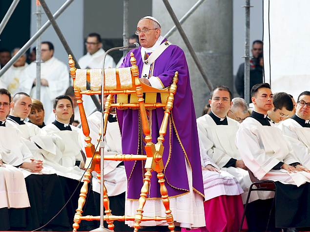 Pope Francis' iPad to Be Auctioned for Charity