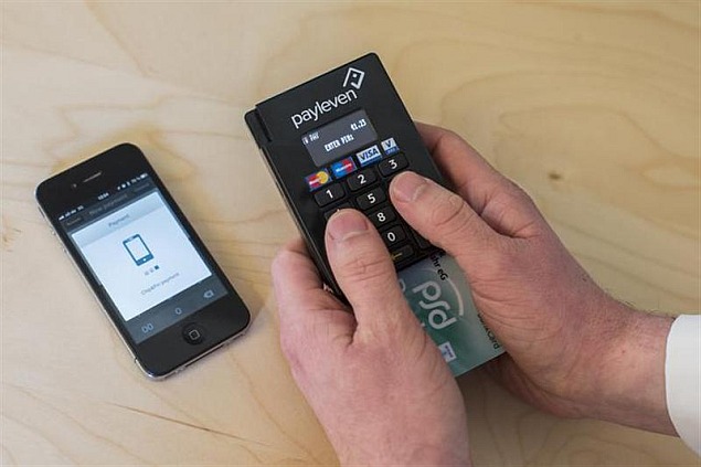 Retailers push into crowded mobile payment market