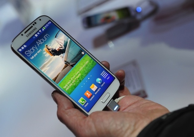 Tennis player tweets about Samsung Galaxy S4's awesomeness from his iPhone 