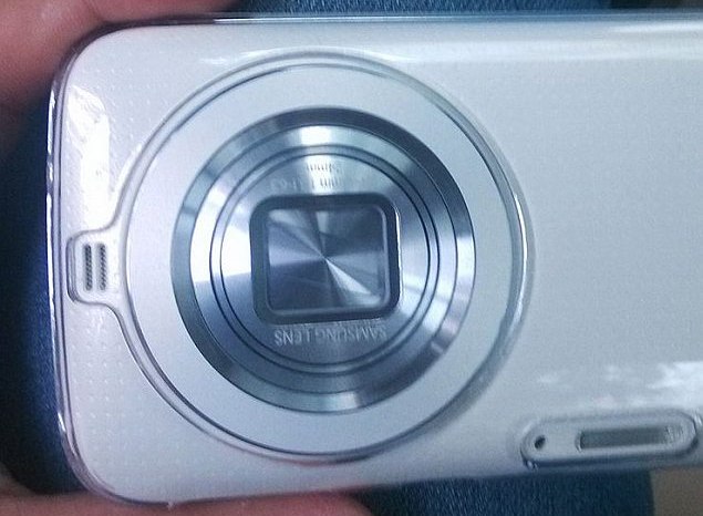 Samsung Galaxy S5 Zoom reportedly spotted in leaked images