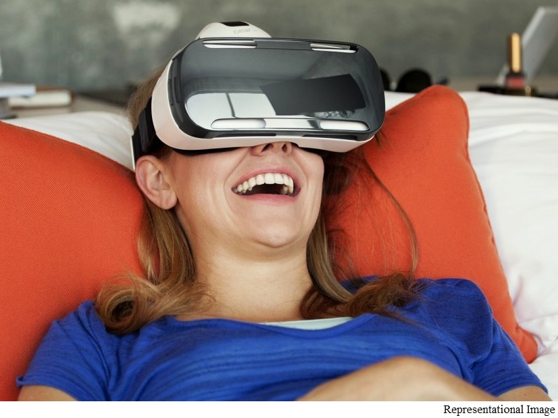 Samsung Working On Standalone Vr Headset Unveils Virtual Assistant Robot Technology News