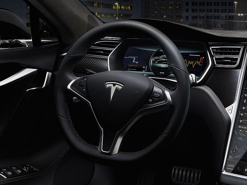 Tesla Courts Hackers to Defend High-Tech Cars