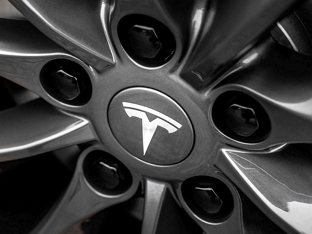 Tesla Adds Power to Already-Fast Model S With 'Ludicrous Mode'