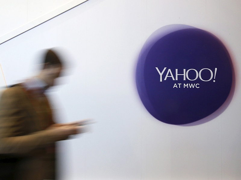 Yahoo Studies Bids for Assets as Losses Mount