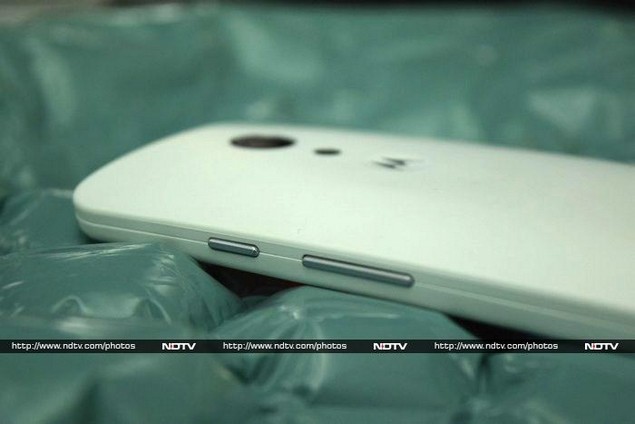 motorola_moto_g_(gen_2)_rearangle_ndtv.jpg