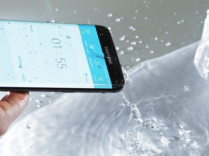 Samsung Galaxy S7, S7 Edge Pack a Moisture Sensor in USB Port
