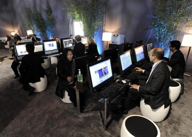 US spying harming Internet freedom, cloud services industry: Wikipedia founder